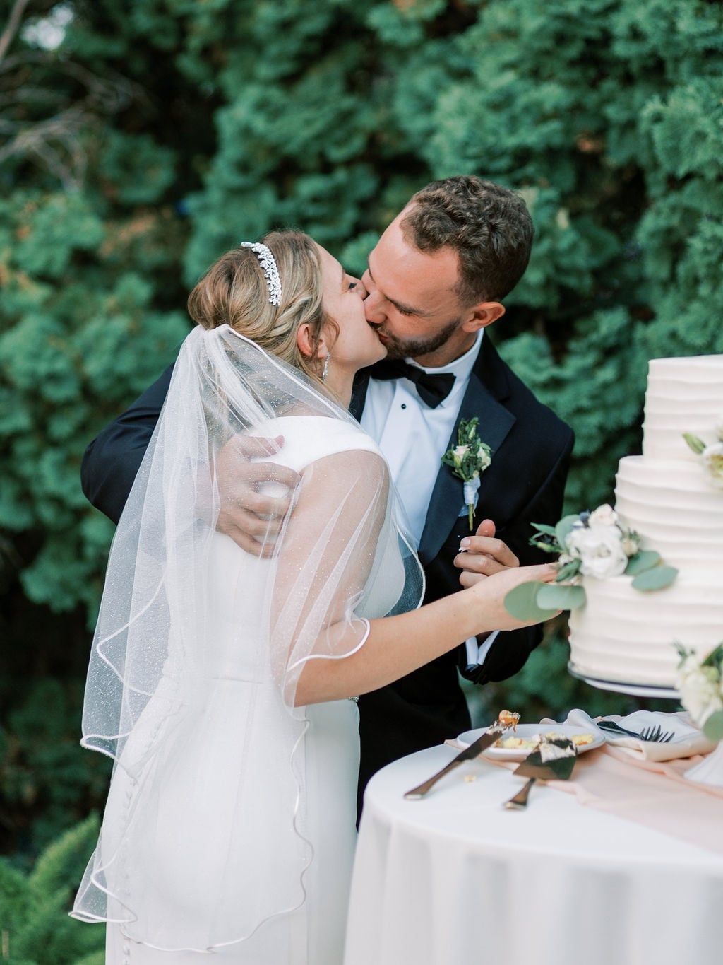 Joe and Holly wedding, a kiss after the cake cutting at Thanksgiving Point