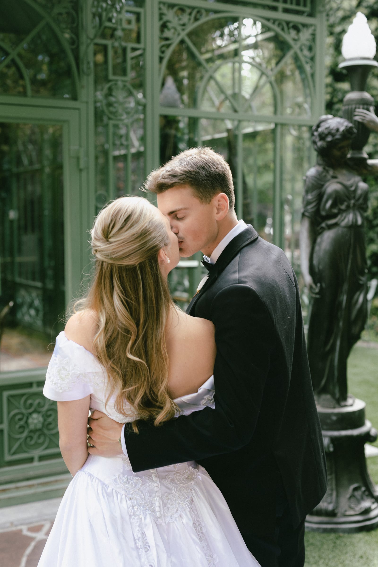 Kyle and Marita wedding at Bellissimo Gardens, the couple among the gardens