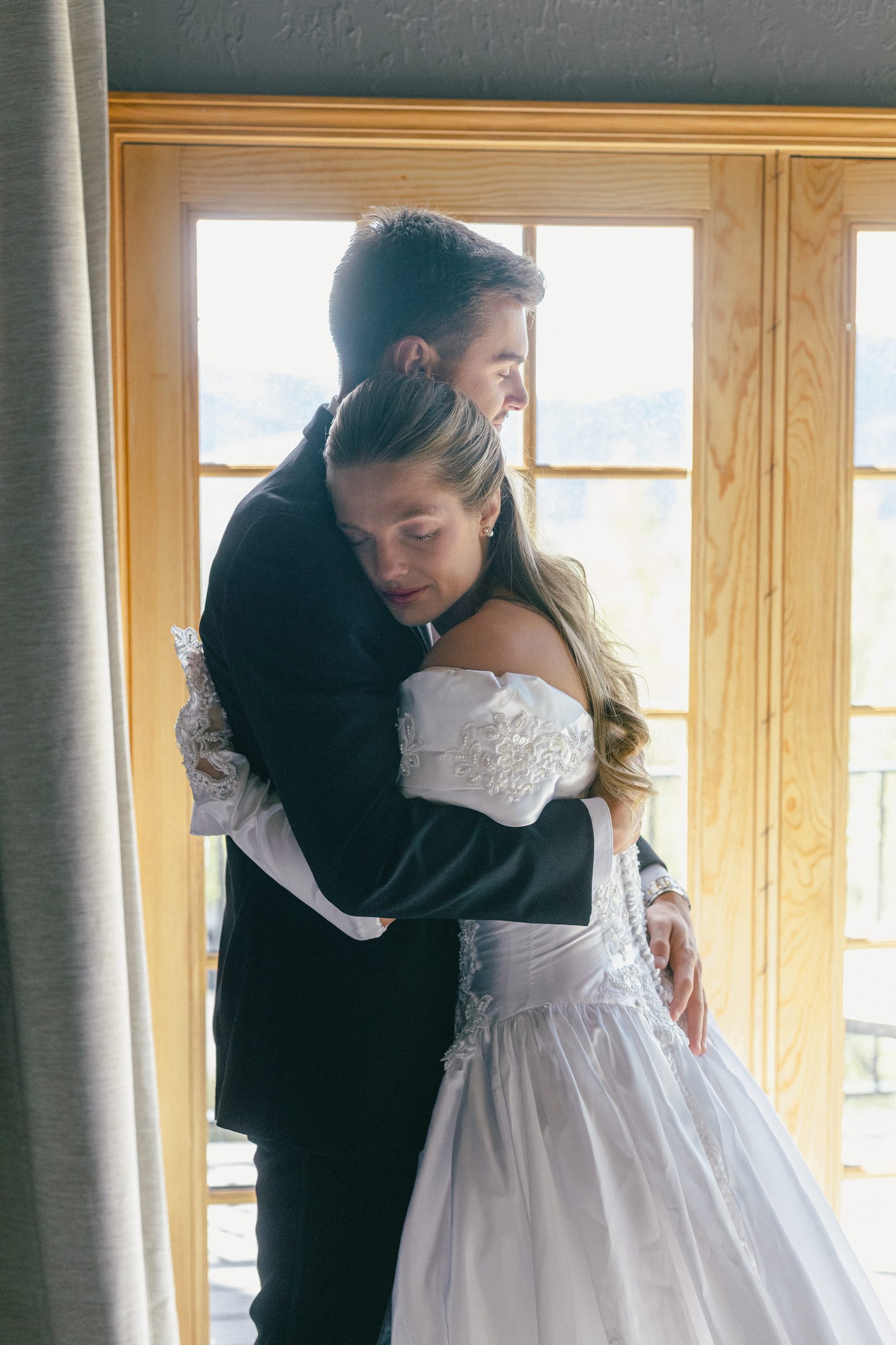 Kyle and Marita wedding at Bellissimo Gardens, the first look